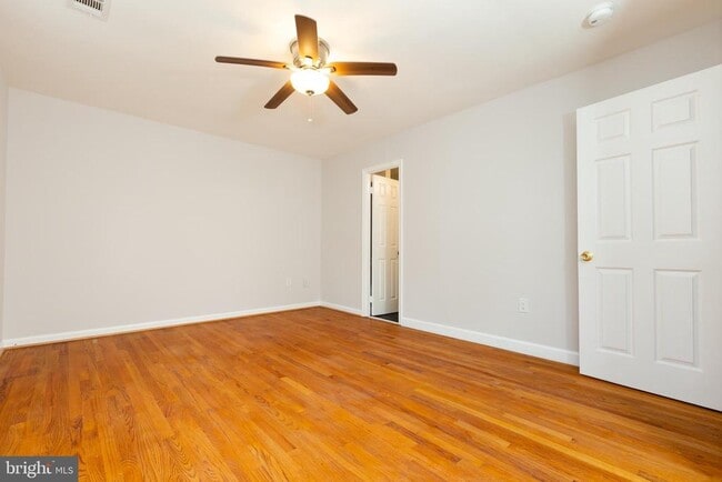 Building Photo - 9004 Roundleaf Way