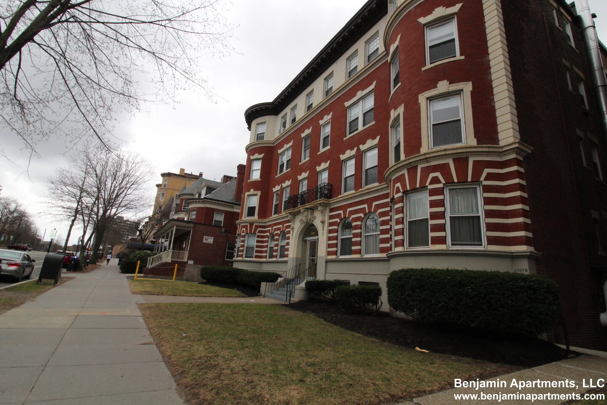 Building Photo - 1583 Beacon St