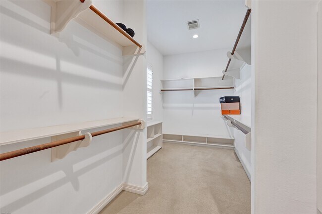 Building Photo - 15222 Hilltop View Dr