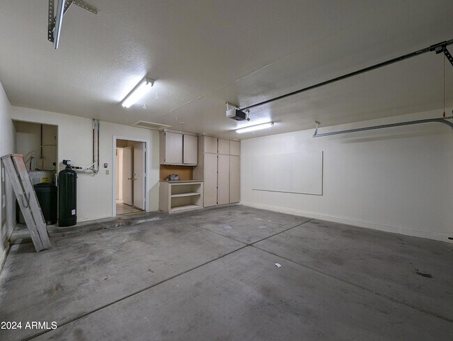 Building Photo - 11941 N 69th Ave