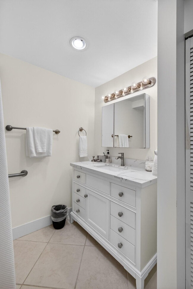 Building Photo - 611 Brackenwood Cove