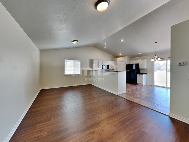 Building Photo - 4096 Juniper Hills Dr