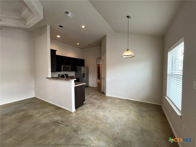 Building Photo - 271 Rosalie Dr