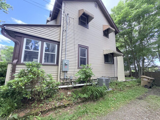 Building Photo - 2176 Stone St