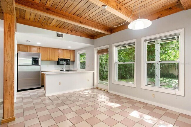 Building Photo - 754 N Westmoreland Dr