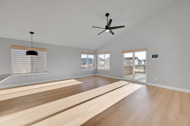 Building Photo - $2,650.00, 5-bed, 3-bed ranch-style home located in Colorado Springs with a large back yard.