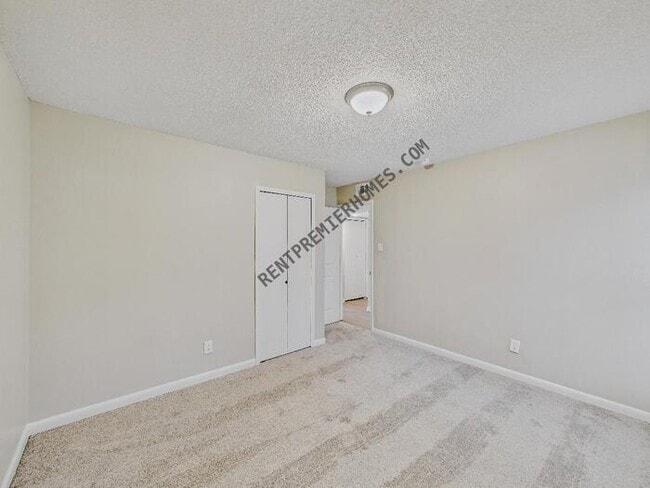 Building Photo - 20 Fox Den Ct