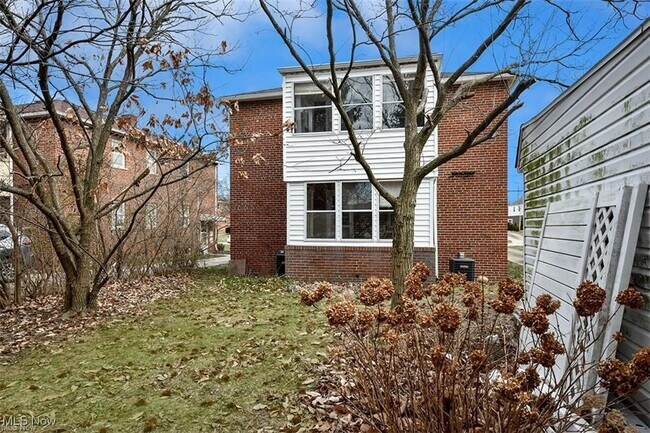 Building Photo - 2344 Westmoor Rd