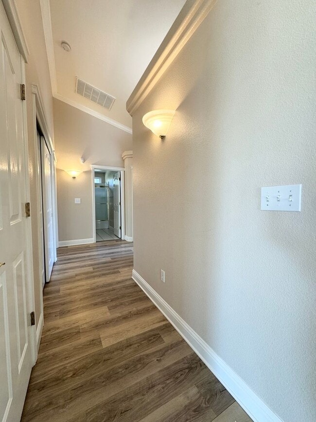 Building Photo - Relax and Enjoy Peaceful Lake Views!
