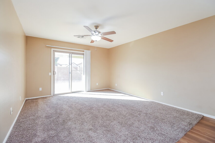 Building Photo - 1701 E Christopher St