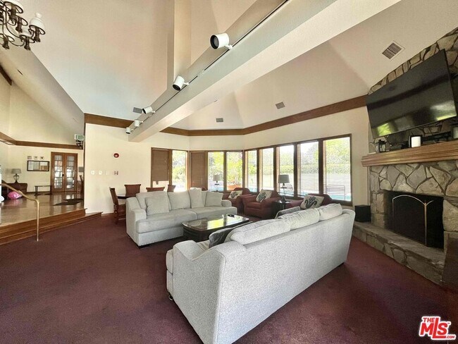 Building Photo - 2567 Plaza del Amo