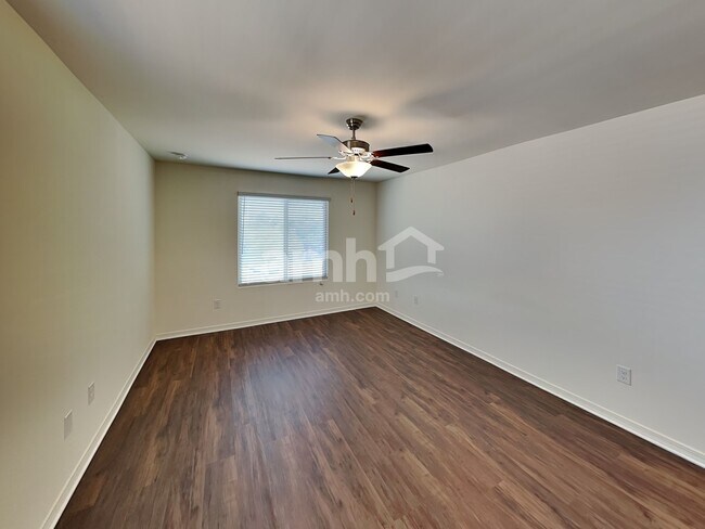 Building Photo - 11754 W Vanderbilt Farms Way