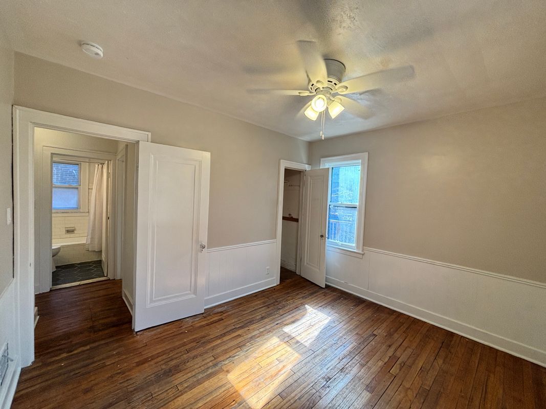 Building Photo - 5783 Yorkshire Rd