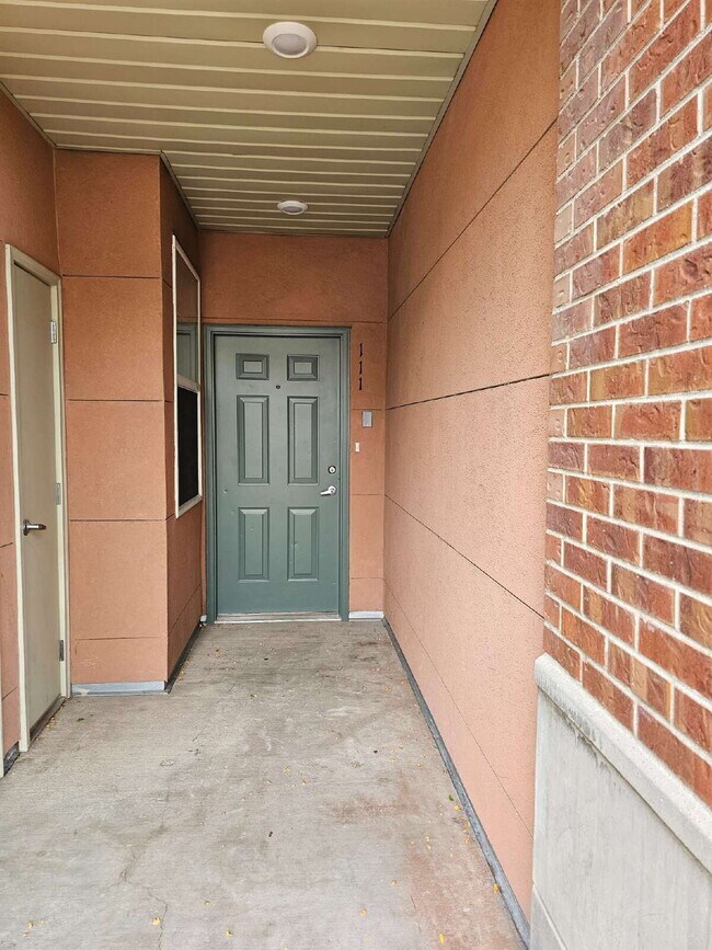 Building Photo - Convenient and Spacious 2BR/2BA in Park Hill of Denver