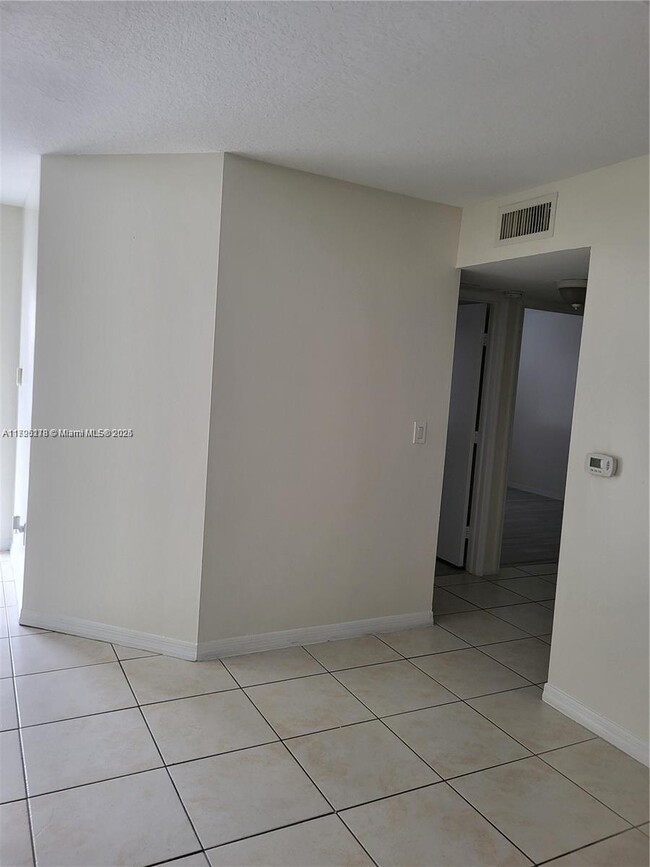 Building Photo - 1260 SE 31st Ct