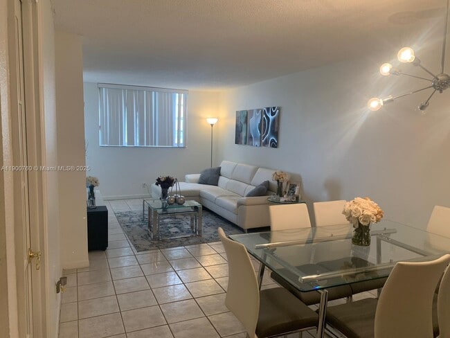 Building Photo - 2903 N Miami Beach Blvd