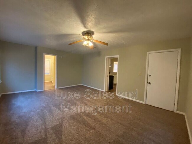 Building Photo - 1118 Idaho St