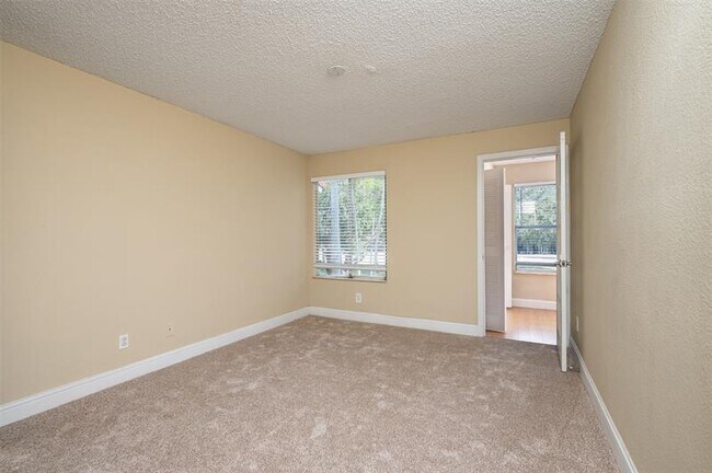 Building Photo - 731 Vista Isles Dr