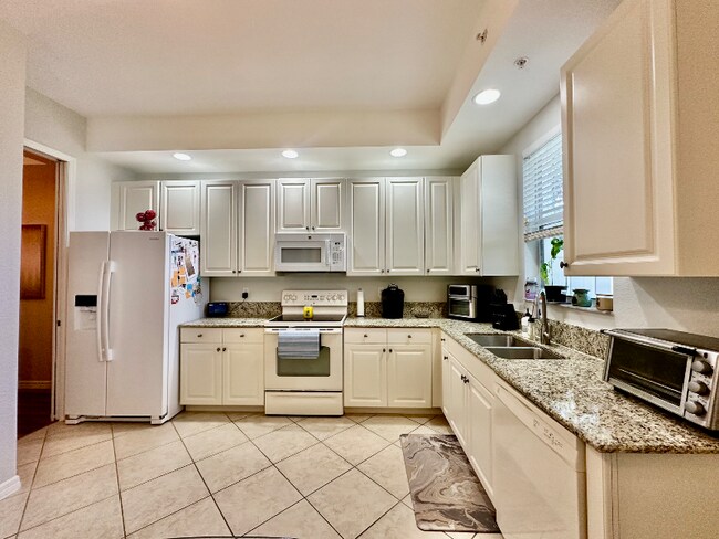 Building Photo - 1335 Mariposa Cir