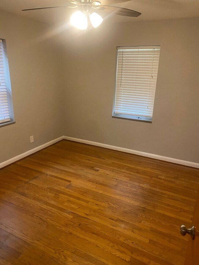 Building Photo - Cute Home located in South Hampton