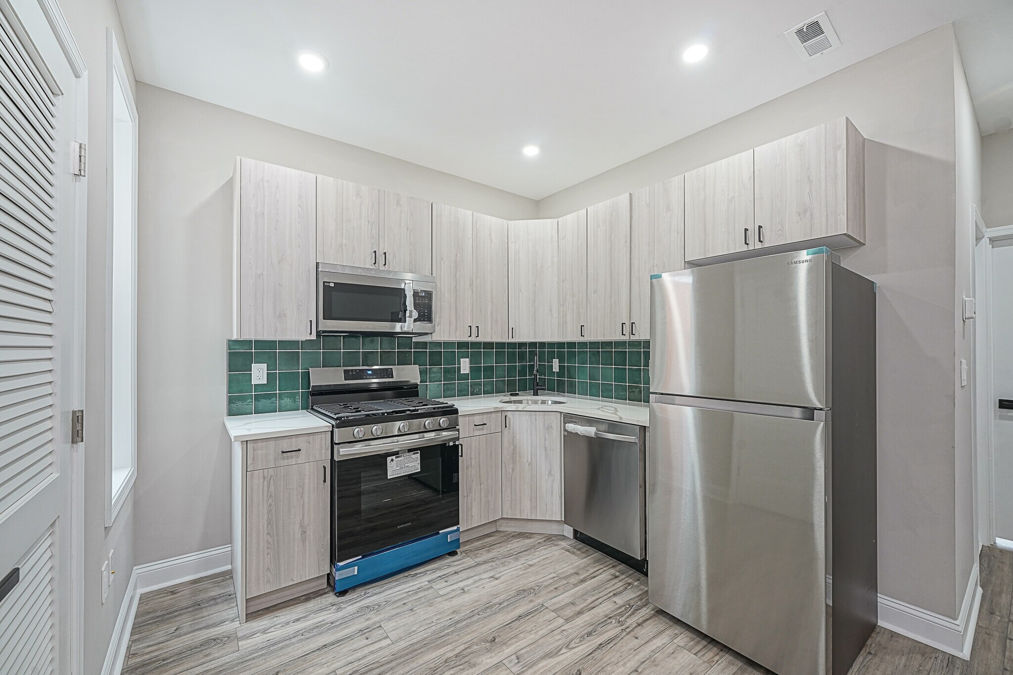 Building Photo - 5116 Delancey St
