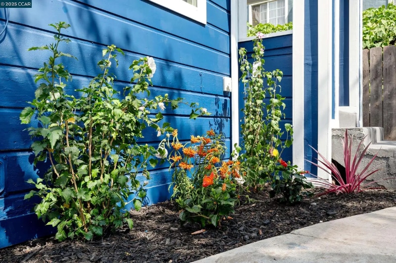 Building Photo - 1245 90th Ave