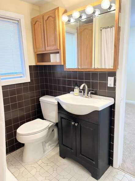 Building Photo - 1670 Stillwater St