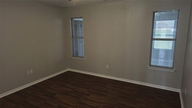 Building Photo - 16 Brenda Ln