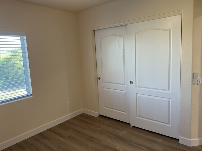 Building Photo - 9130 N Safflower Ln