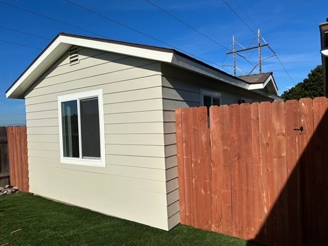 Building Photo - Brand New ADU in Oceanside