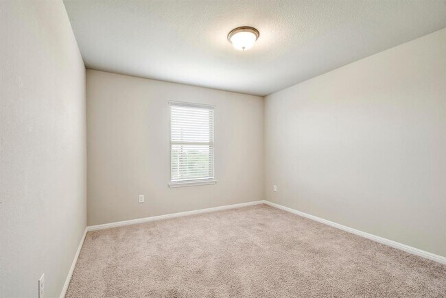 Building Photo - 741 Twisted Oaks Ln