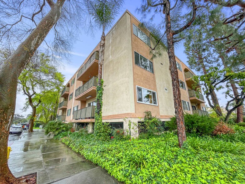 Building Photo - 14850 Hesby St