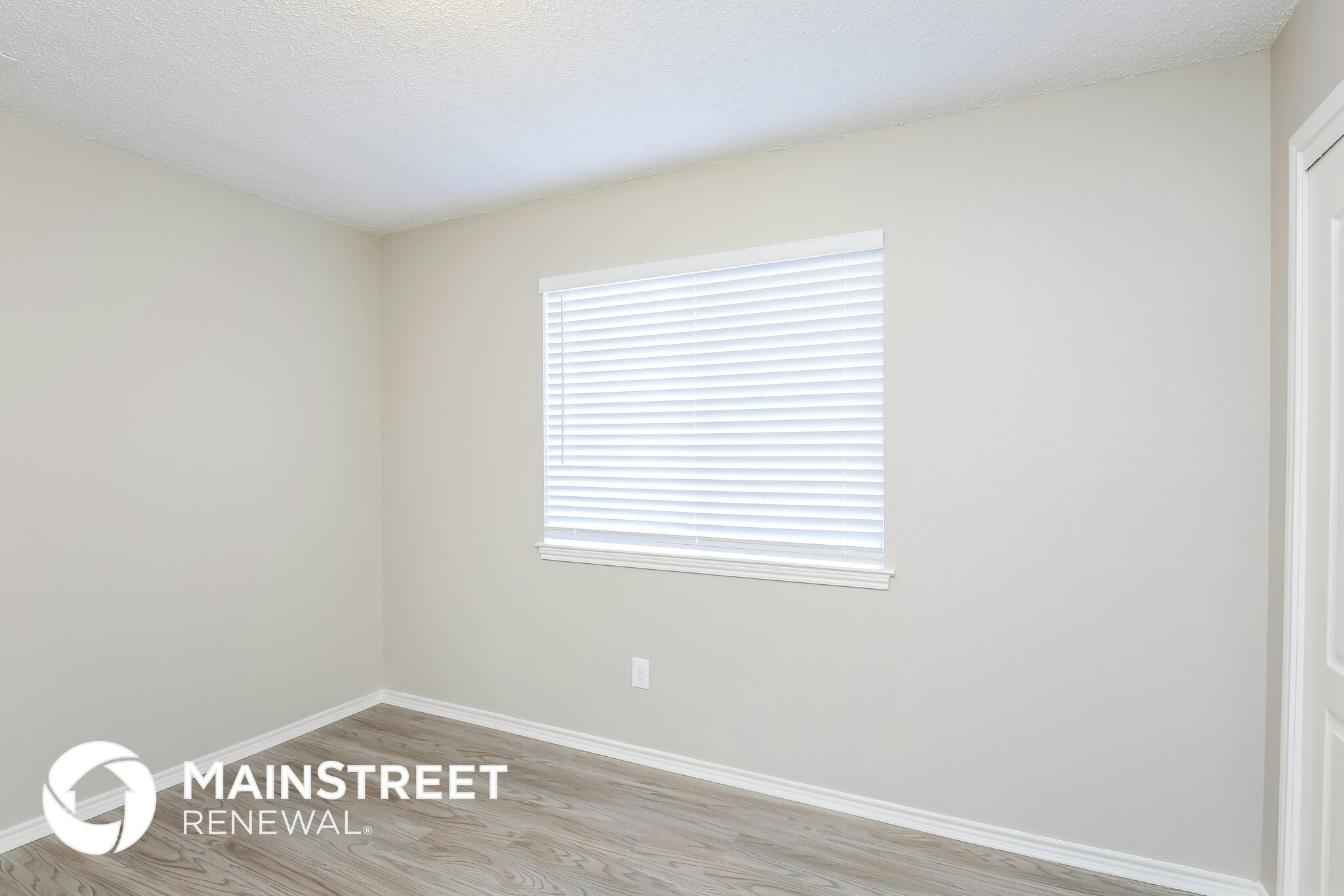 Building Photo - 304 Meadowglen Dr