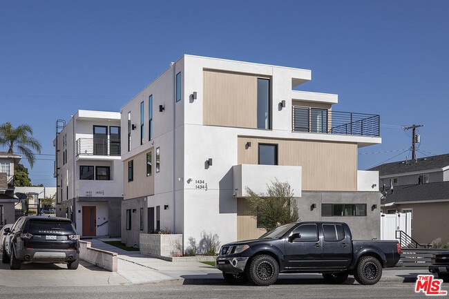 Building Photo - 1430 W 9th St