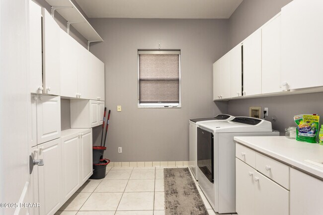 Building Photo - 3548 John Anderson Dr