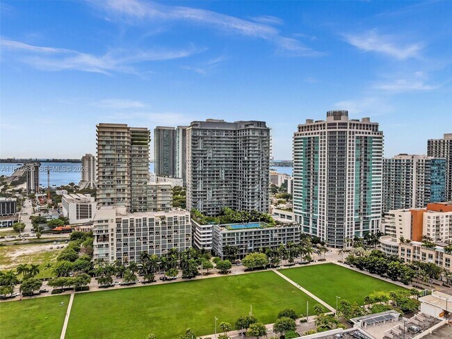 Building Photo - 121 NE 34th St