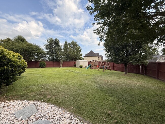 Building Photo - 704 Stagecoach Dr