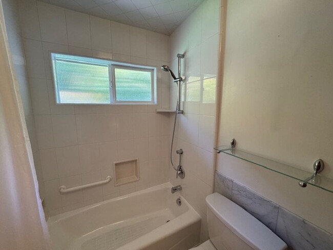 Building Photo - Beautiful updated single level Lafayette h...