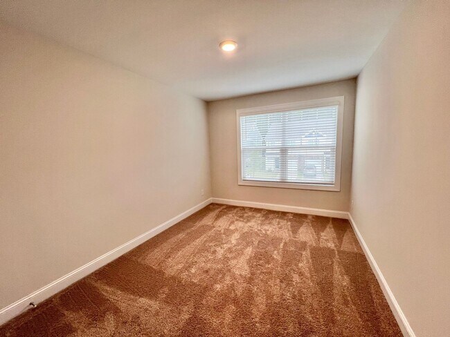 Building Photo - Stunning 3BD, 3BA End Unit Raleigh Townhome on a Corner Lot with High End Features in an HOA Comm...