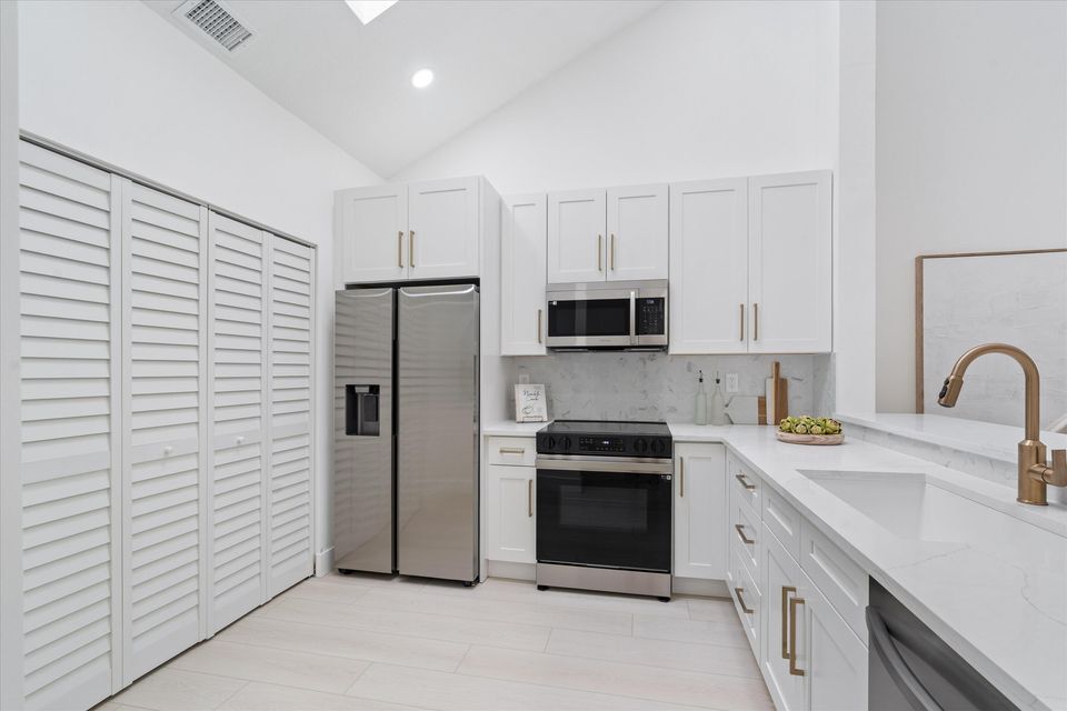 Building Photo - 441 Ashwood Pl