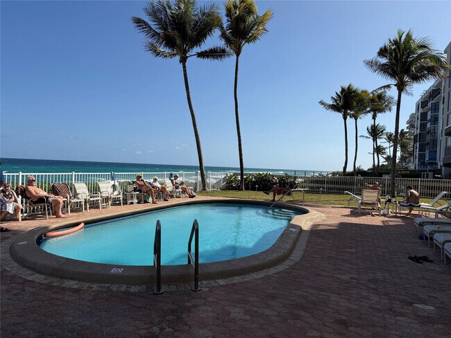 Building Photo - 1161 Hillsboro Mile