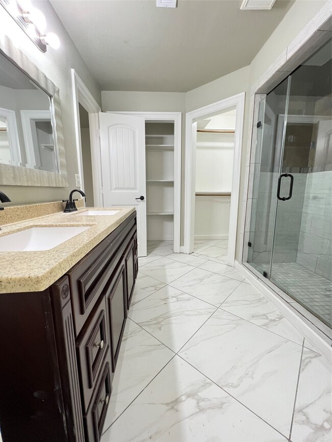 Building Photo - 12865 Birch Ln