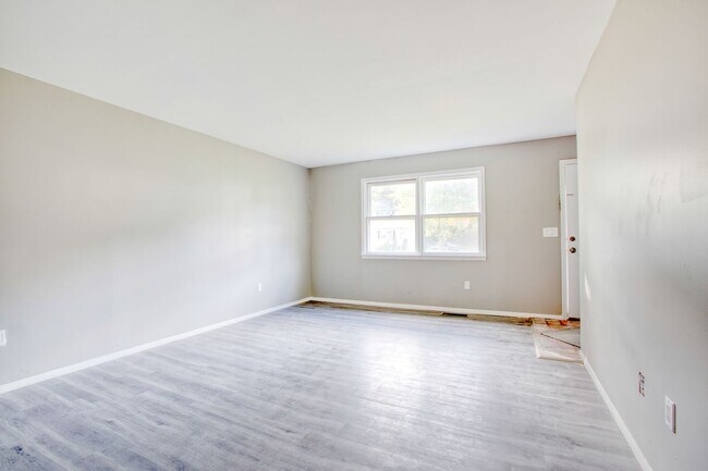 Building Photo - 72 Ceasar Drive - Unit 3 (left)