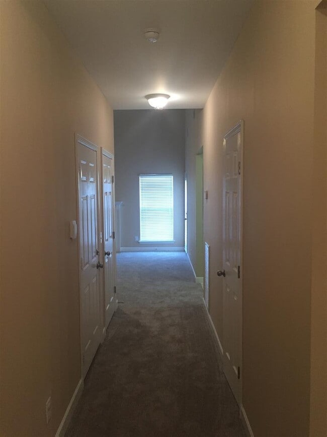 Building Photo - Large townhome near Percy Priest Lake