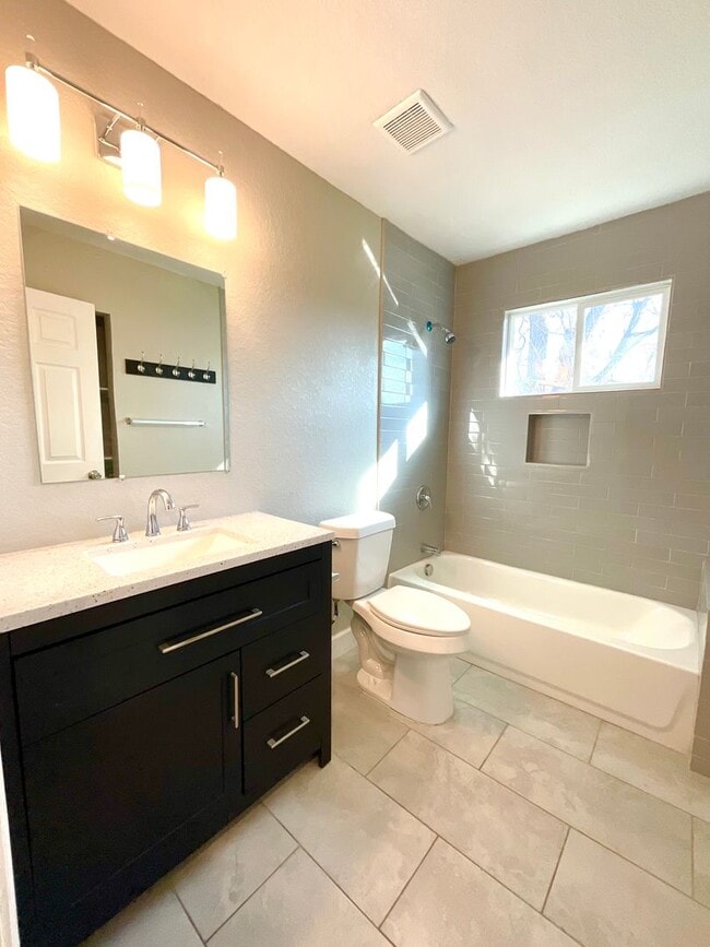 Building Photo - Modern Home With Covered Patio & Fenced Yard!