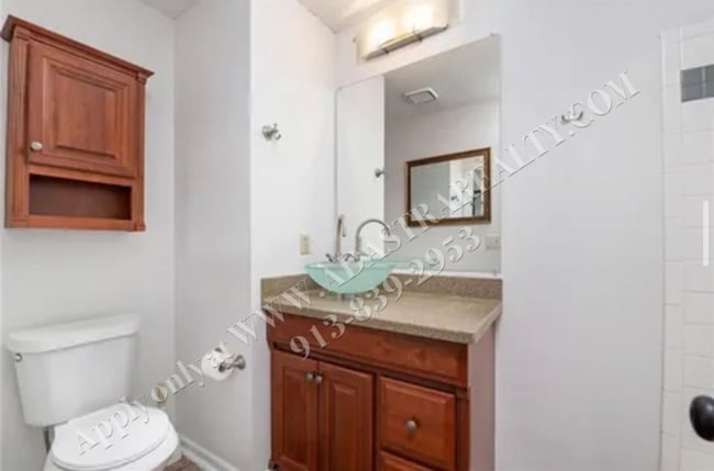 Building Photo - Classic Two Story 5 Bed 2.5 Bath Home in Blue Valley-Coming SOON!!