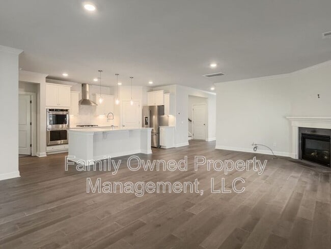 Building Photo - 208 Shortmarsh St