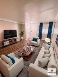 Building Photo - 2 bed 1 bath Duplex Ready for Immediate move in.