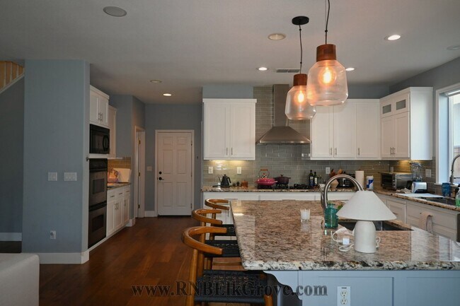 Building Photo - 5 Bedroom Home in Elk Grove! - Resident Benefit Package Property