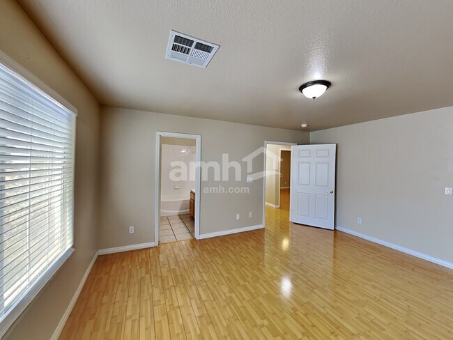 Building Photo - 7300 Vinca Rd